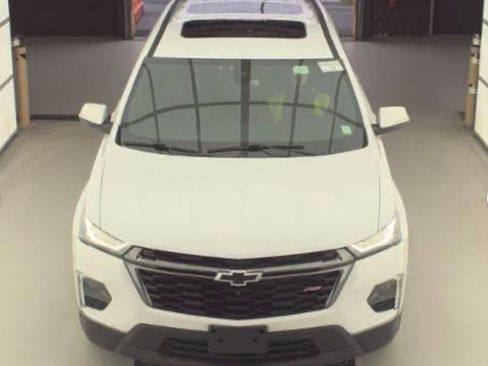 Used 2023 Chevrolet Traverse RS image 3