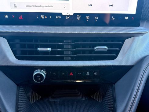 Used 2025 Ford Explorer Active image 31