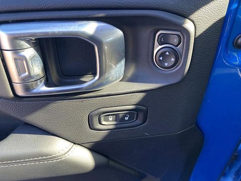 Used 2022 Jeep Wrangler Unlimited Sahara w/ Cold Weather Group image 10