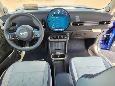 Used 2025 MINI Cooper 2-Door Hardtop image 18