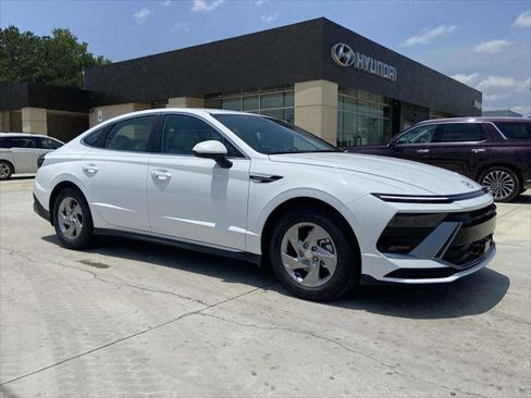 New 2025 Hyundai Sonata SE FWD image 1