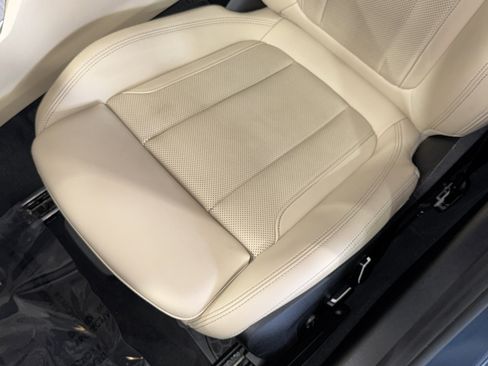 Used 2025 BMW 330i Sedan w/ Convenience Package RWD image 31