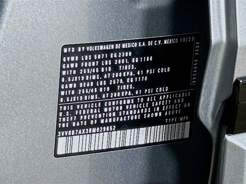 Certified 2024 Volkswagen Tiguan SE R-Line AWD/4WD image 32