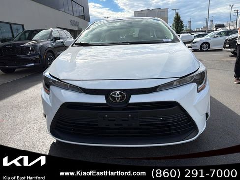 Used 2025 Toyota Corolla LE FWD image 4