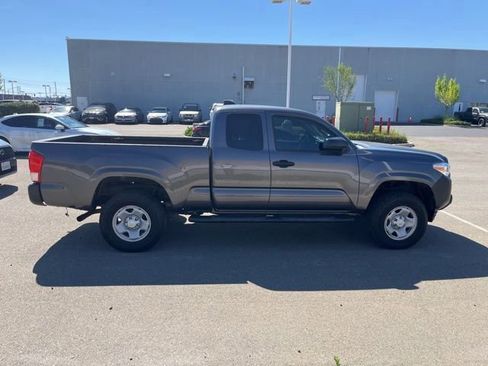 Used 2021 Toyota Tacoma SR image 4