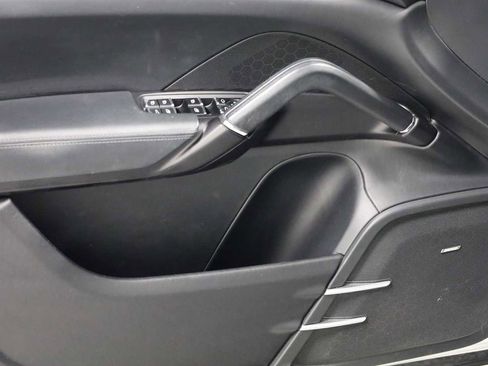 Used 2018 Porsche Cayenne GTS image 16