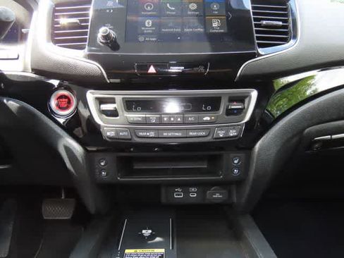 Certified 2024 Honda Passport Black Edition image 21