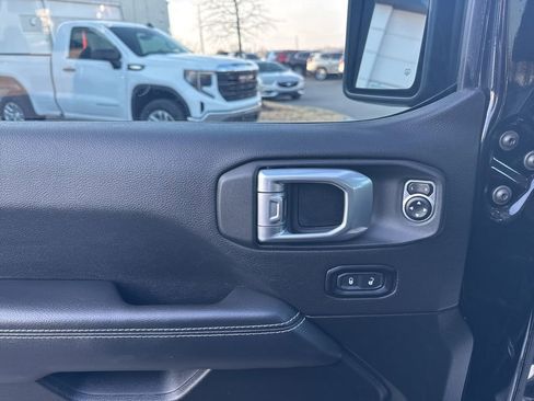 Used 2022 Jeep Wrangler Unlimited Sahara w/ Cold Weather Group image 11