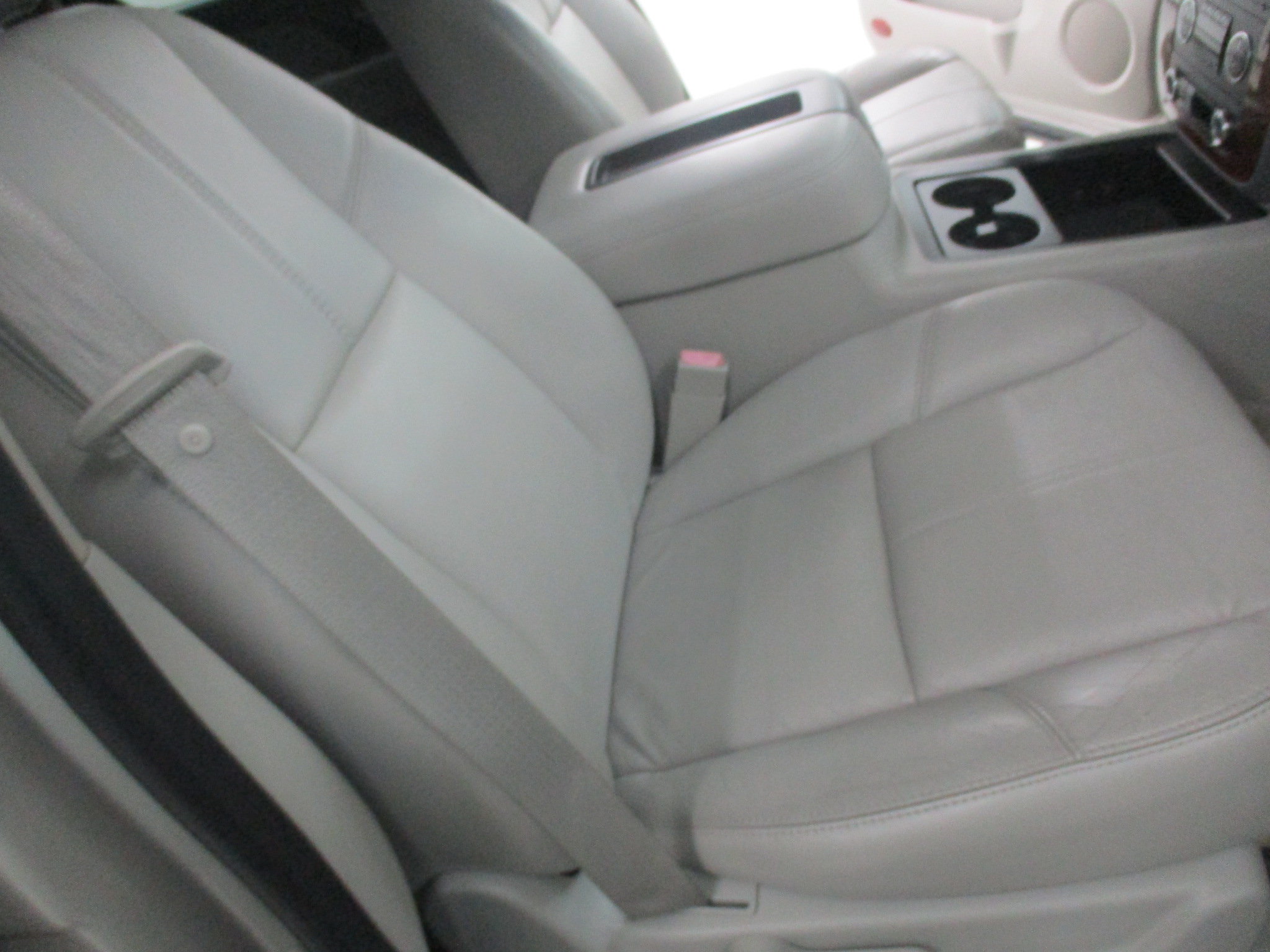 Used 2007 Chevrolet Suburban 2500 LT w/ LT Preferred Equipment Group AWD/4WD image 21