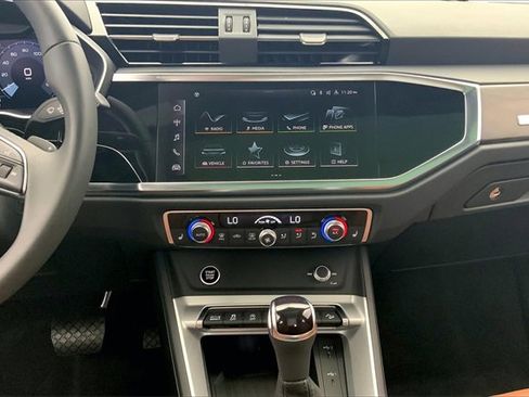 New 2025 Audi Q3 2.0T Premium image 8
