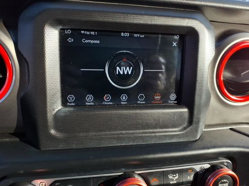Used 2019 Jeep Wrangler Unlimited Sahara AWD/4WD image 20