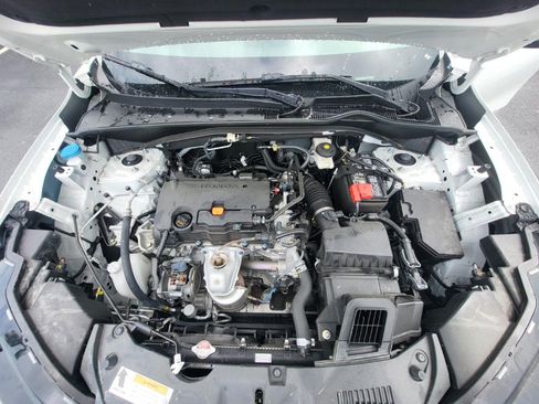 Certified 2024 Honda HR-V LX image 9