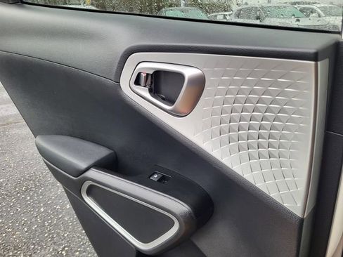 Used 2024 Kia Soul LX w/ Option Group 015 image 16