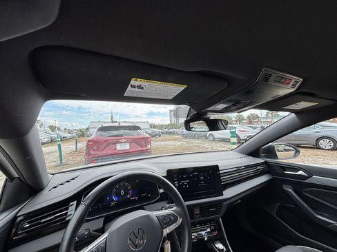 Used 2025 Volkswagen Jetta Sport image 33