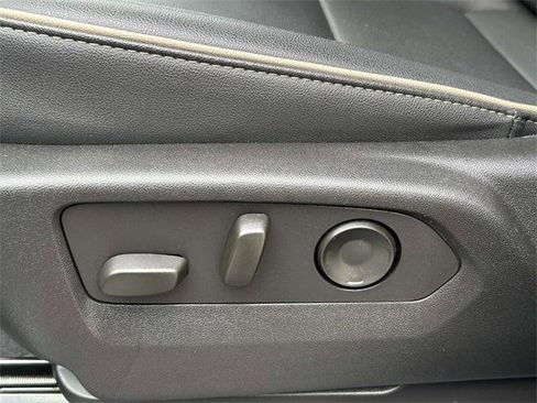 Used 2024 Chevrolet Suburban Premier w/ Premium Package 2 image 15