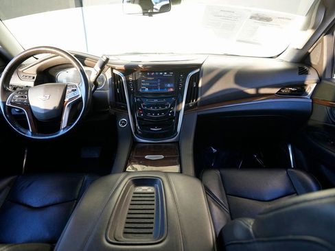 Used 2020 Cadillac Escalade Luxury image 35