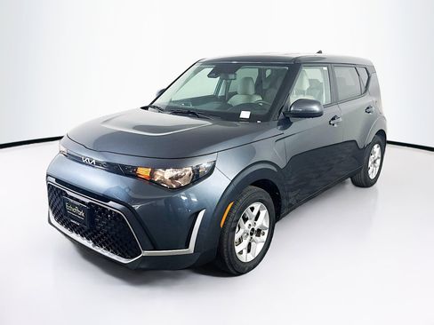 Used 2025 Kia Soul LX w/ LX Technology Package image 3