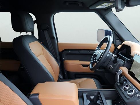Certified 2024 Land Rover Defender 110 X AWD/4WD image 9