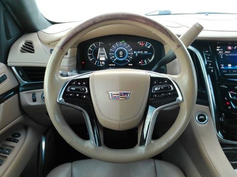 Used 2019 Cadillac Escalade Platinum image 38