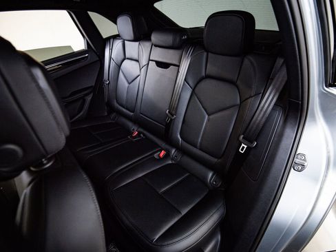 Certified 2026 Porsche Macan image 24