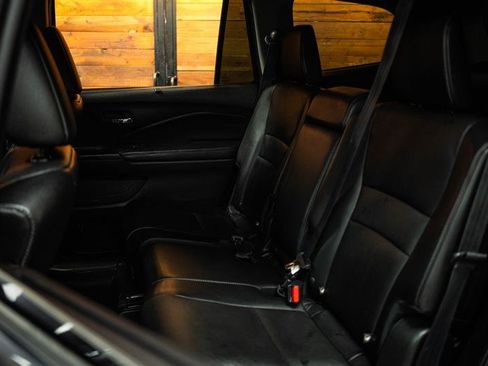 Used 2021 Honda Pilot Touring image 11