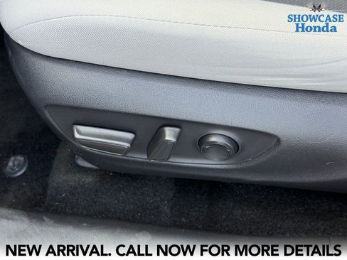 Used 2019 Toyota RAV4 XLE w/ Convenience Package FWD image 13
