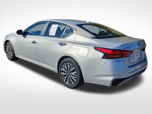 Used 2024 Nissan Altima 2.5 SV image 3