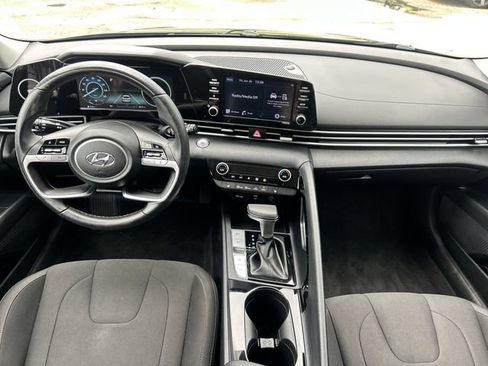 Certified 2021 Hyundai Elantra SEL w/ Convenience Package FWD image 18