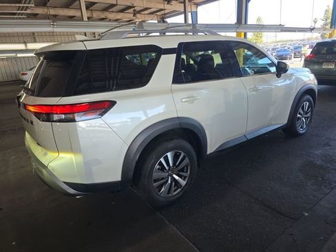 Certified 2023 Nissan Pathfinder SL w/ Lighting Package (N92) image 3