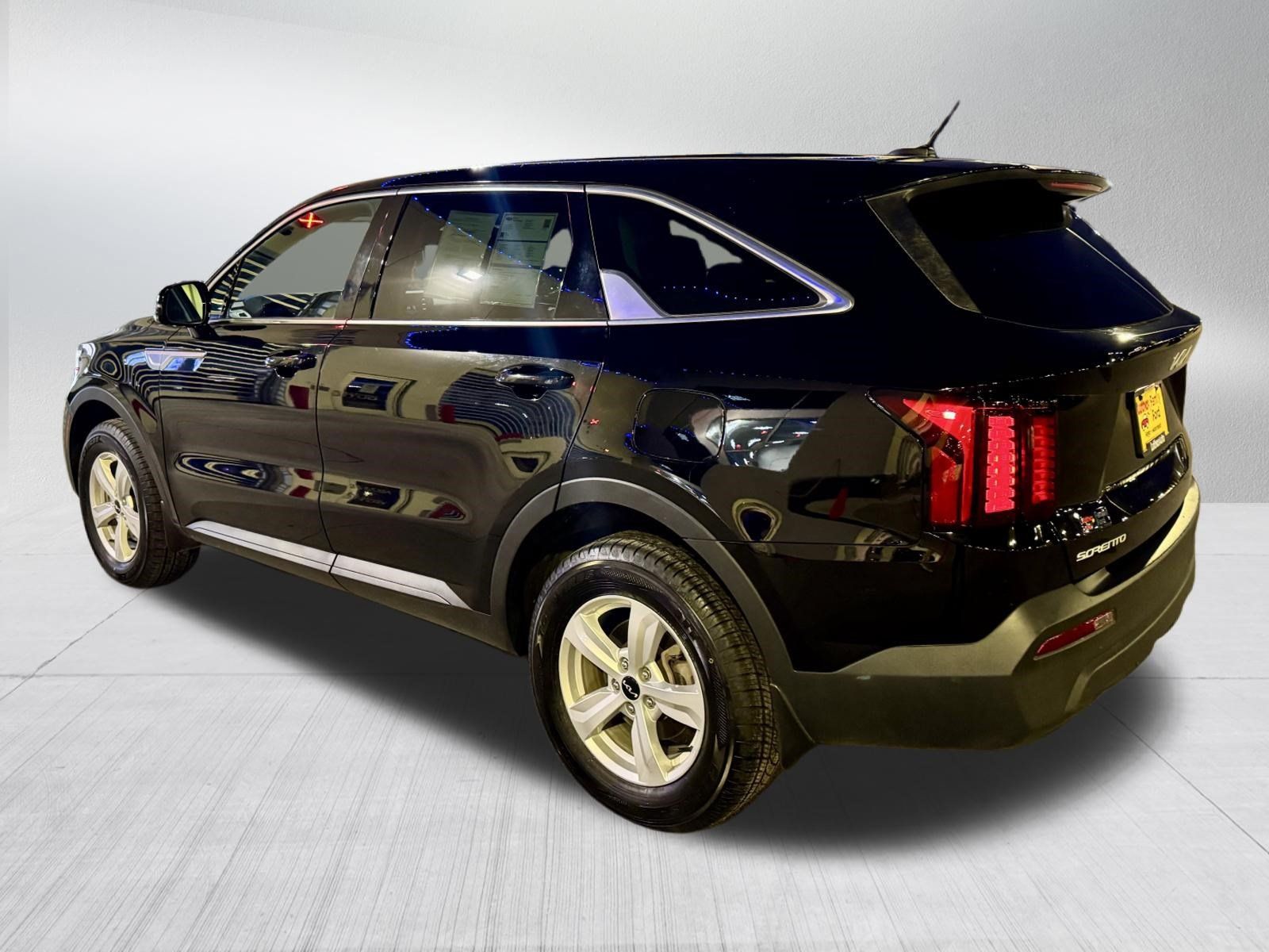 Used 2023 Kia Sorento LX AWD/4WD image 5