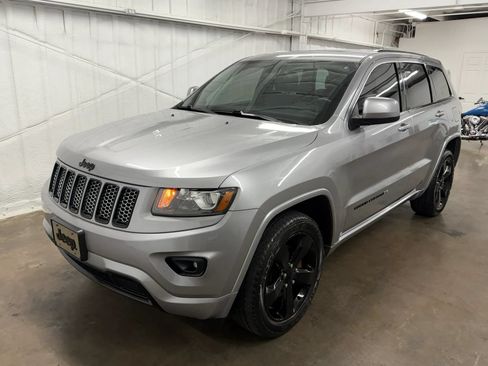 Used 2015 Jeep Grand Cherokee Altitude AWD/4WD image 11