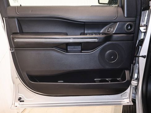 Certified 2019 Ford Expedition XLT w/ Equipment Group 202A image 9