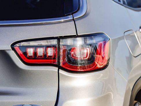 Certified 2023 Jeep Compass Latitude image 9