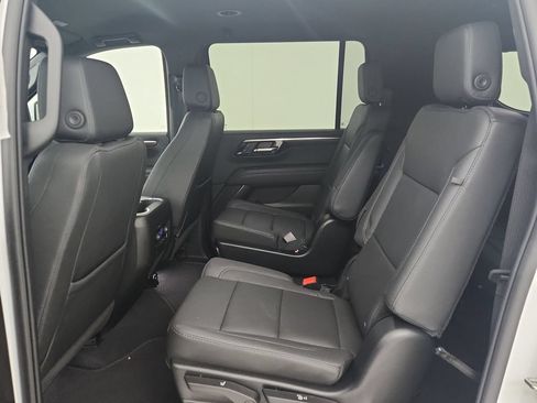 Used 2025 Chevrolet Suburban LT w/ Comfort Package AWD/4WD image 34
