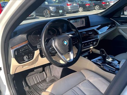 Used 2020 BMW 530i w/ Lighting Package RWD image 17