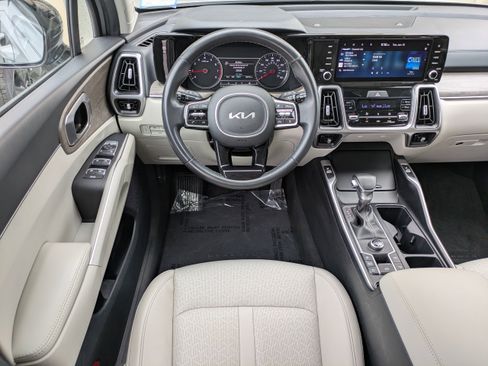 Used 2023 Kia Sorento EX w/ Panoramic Sunroof Package image 12