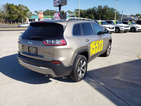 Used 2019 Jeep Cherokee Limited w/ Technology Group image 6