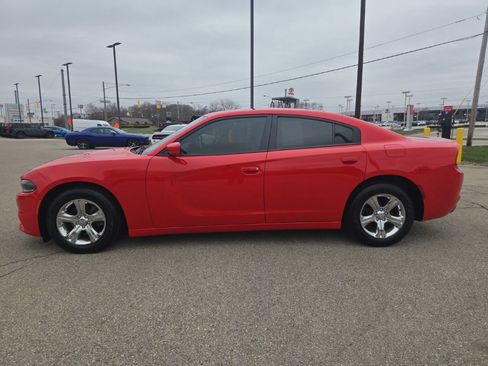 Used 2019 Dodge Charger SXT image 6