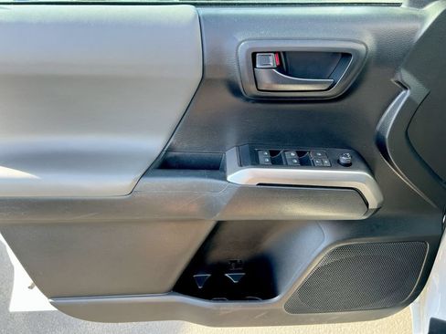Used 2022 Toyota Tacoma SR5 RWD image 18