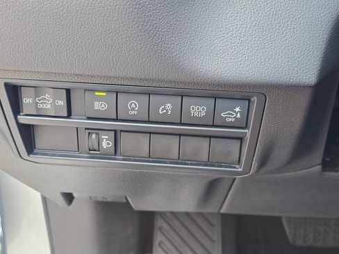 Used 2026 Toyota Tundra Limited AWD/4WD image 21