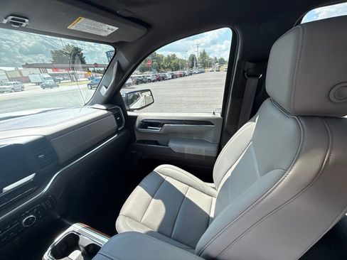 Used 2026 GMC Sierra 1500 SLT AWD/4WD image 17