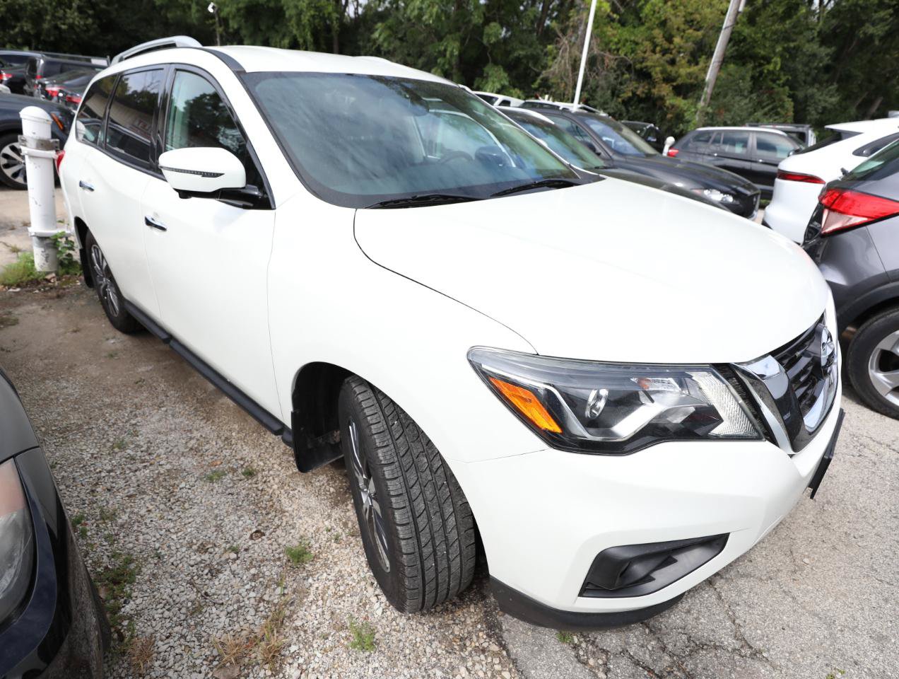 Used 2017 Nissan Pathfinder SL FWD image 3