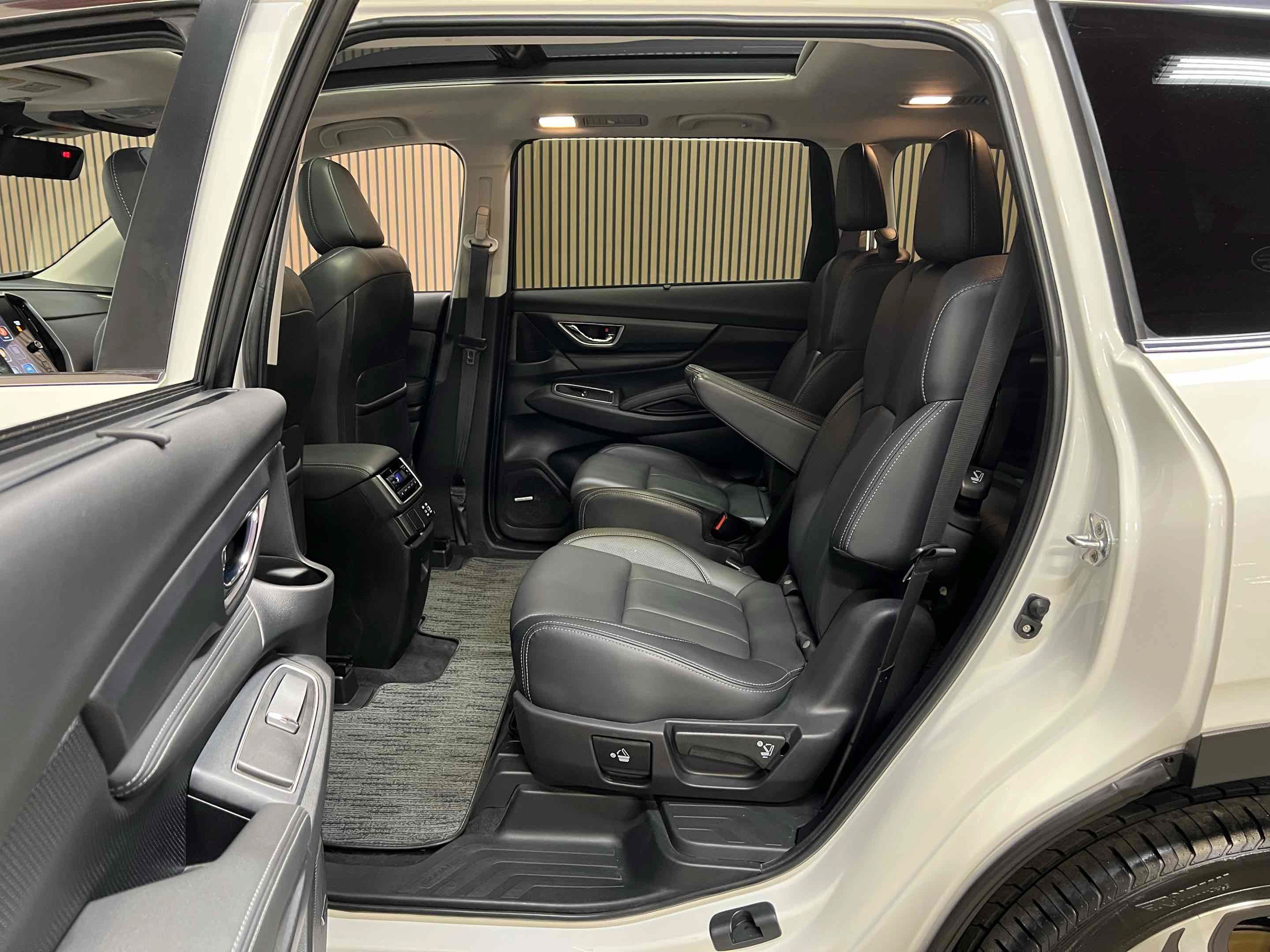 Used 2023 Subaru Ascent Limited w/ Technology Package AWD/4WD image 29
