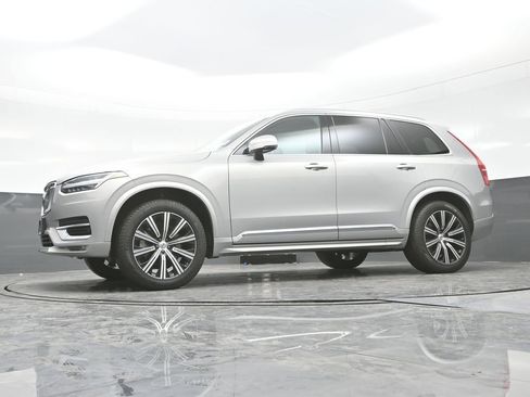 Used 2025 Volvo XC90 B5 Core AWD/4WD image 24
