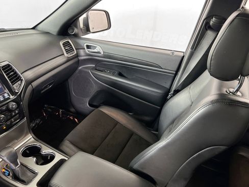 Used 2022 Jeep Grand Cherokee Laredo X image 24