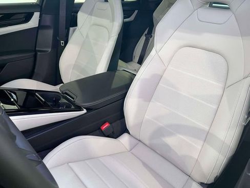 New 2025 Porsche Panamera 4 image 5