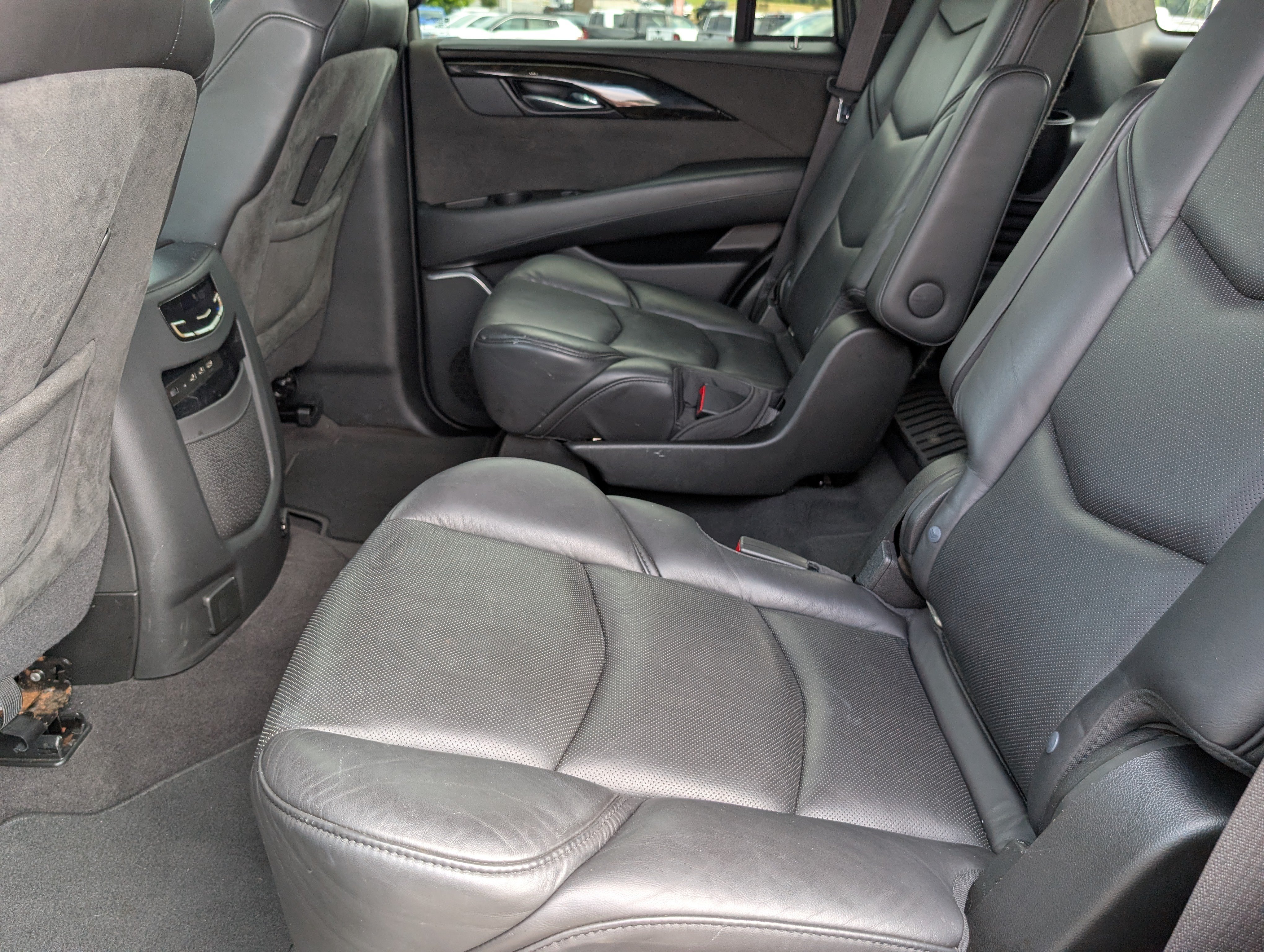 Used 2020 Cadillac Escalade Platinum AWD/4WD image 13