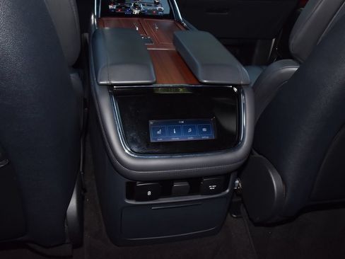 Certified 2024 Lincoln Navigator Premiere AWD/4WD image 19