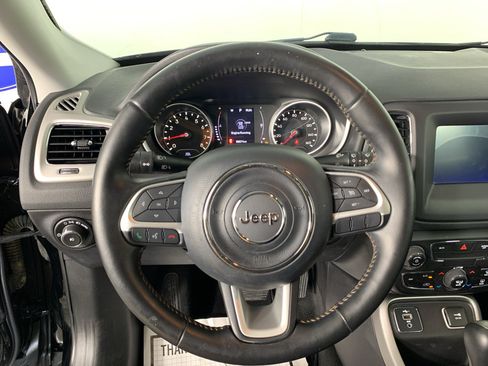 Used 2019 Jeep Compass Latitude FWD image 19