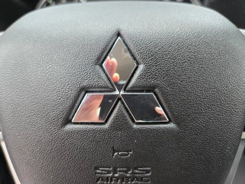 Used 2025 Mitsubishi Outlander SE AWD/4WD image 36